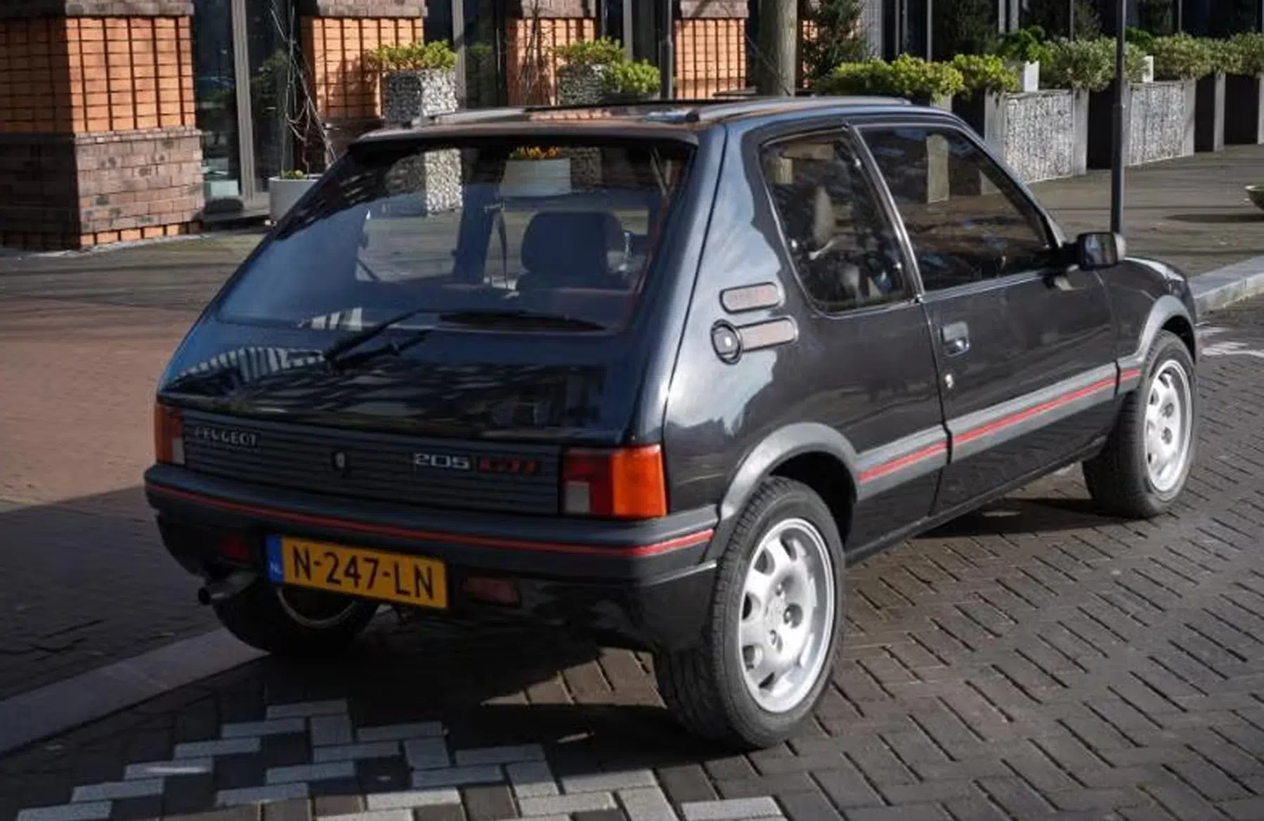 peugeot 205 GTI 1.9 zwart